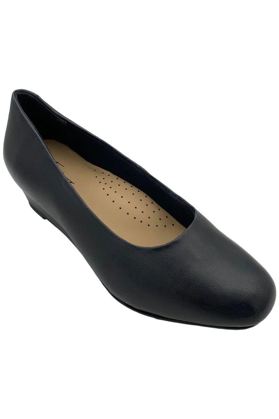 Trotters Women's Denisse Wedged Slip On Leather Flats Navy - Narrow